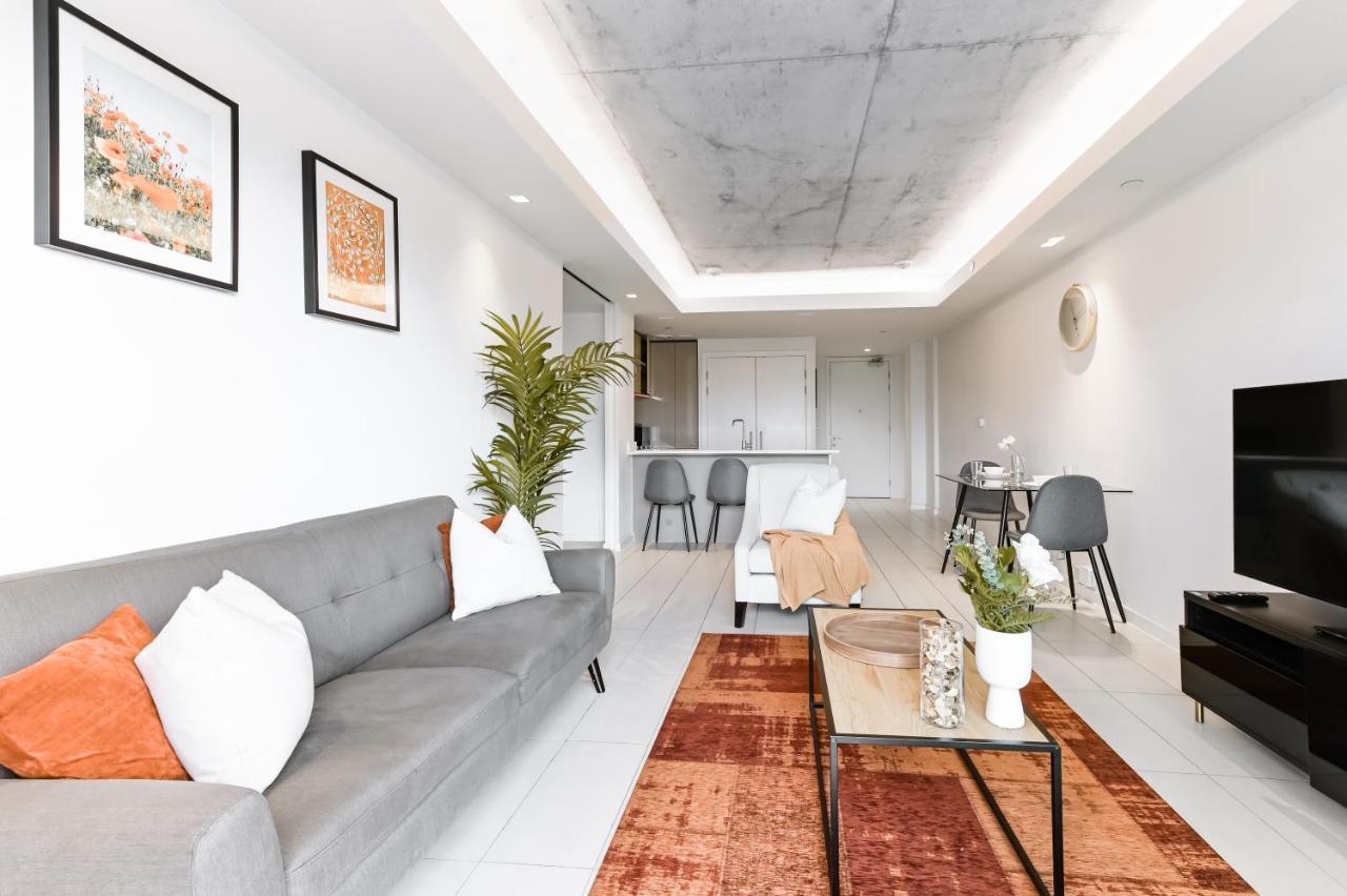 Khayat Homes - The Curve - One Bed Апартаменты Лондон