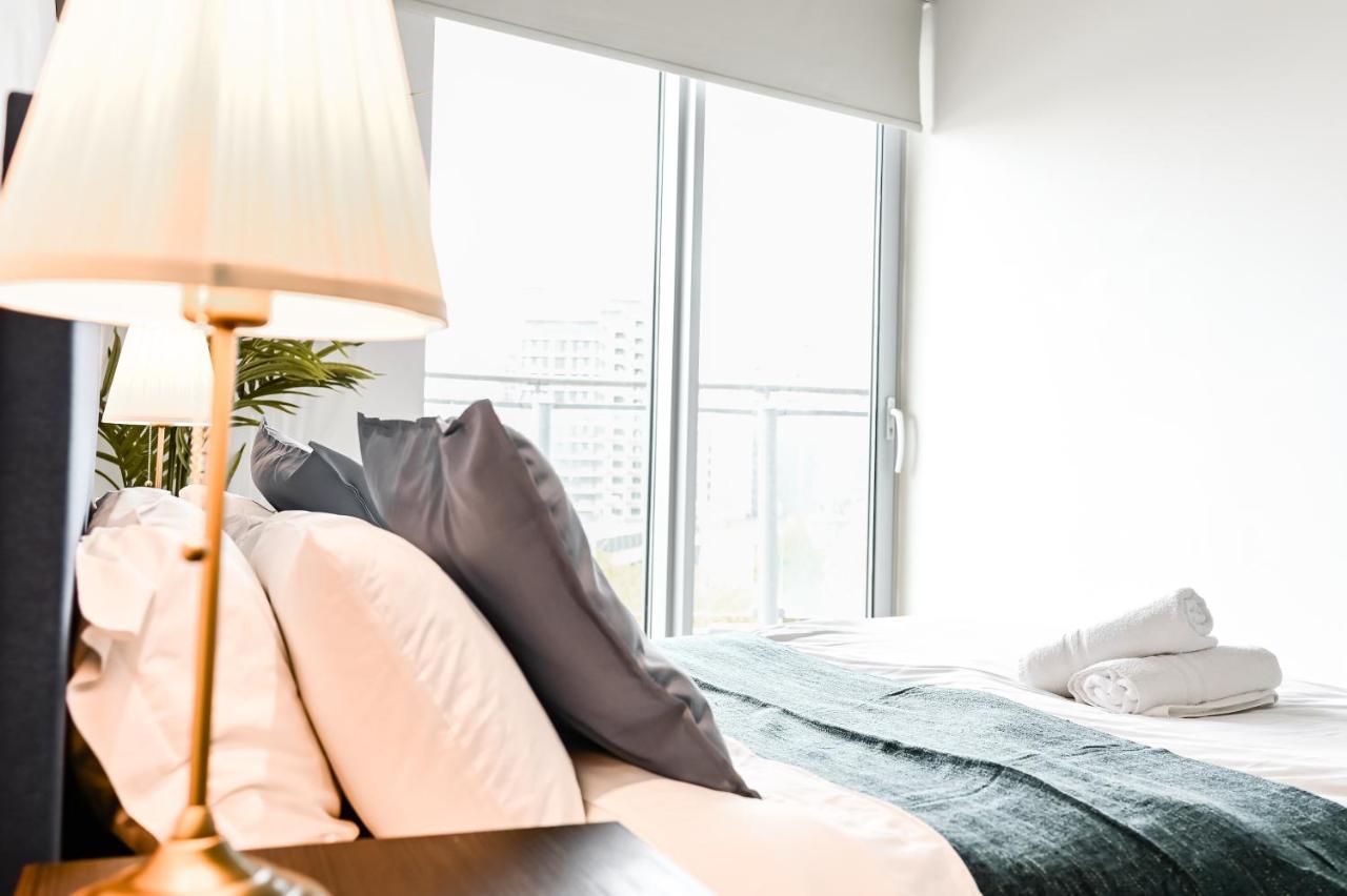 Khayat Homes - The Curve - One Bed Лондон